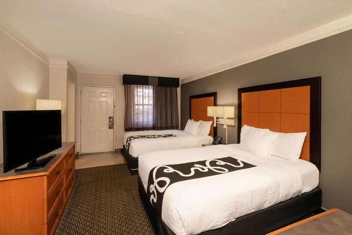 Standard Room, King or Two Doubles (5 of 5)