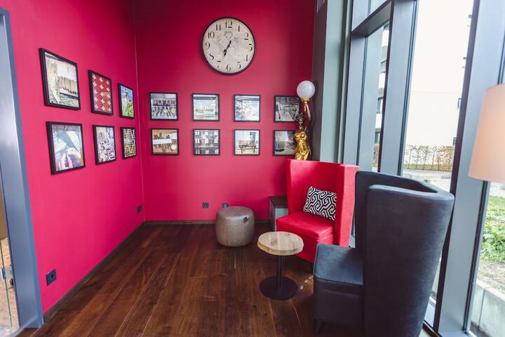 Lounge 103 of 113
