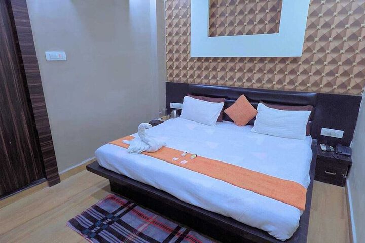 Room 14 of 25