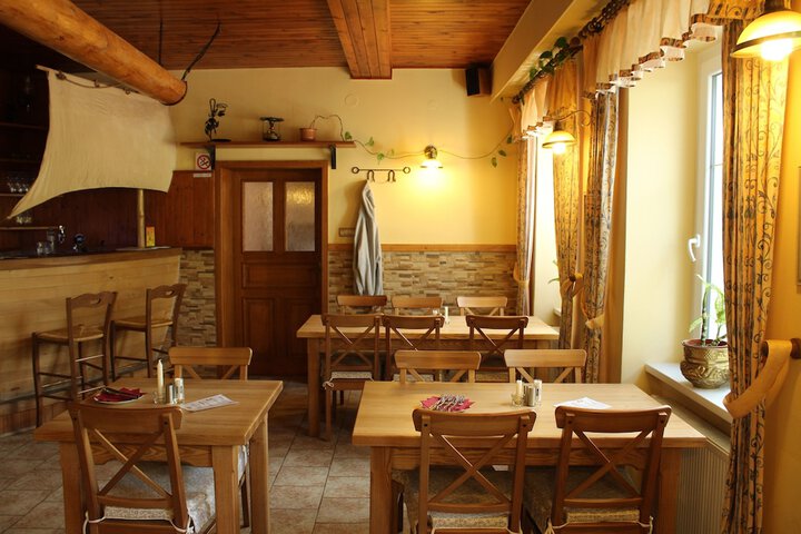 Dining 16 of 28