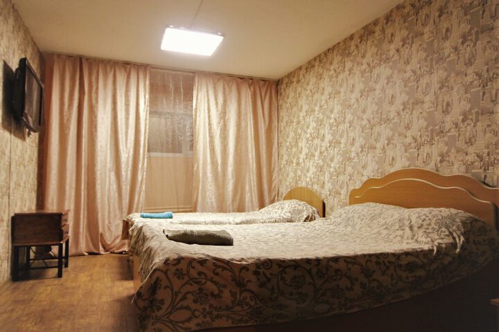 Room 13 of 33