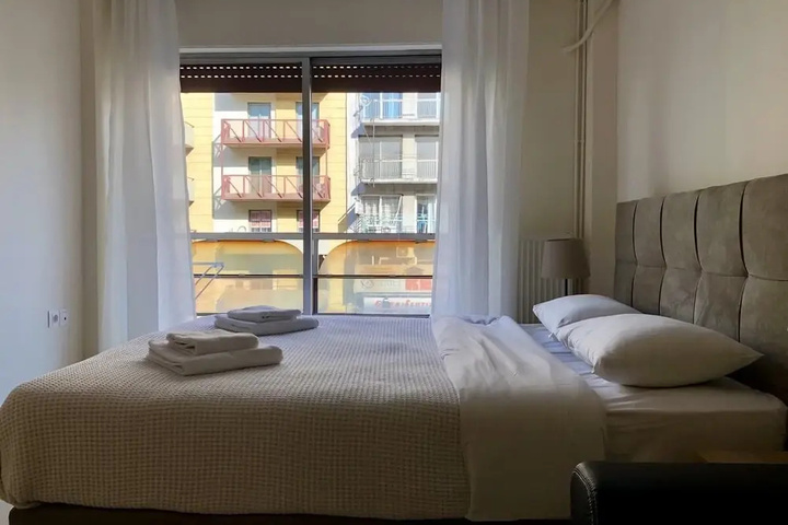 Room 11 of 16