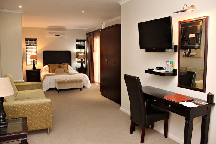 Room 9 of 42