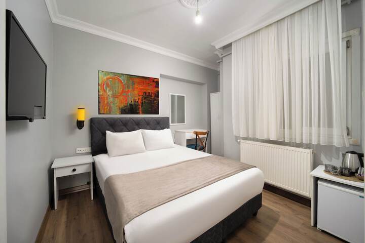 Room 9 of 15