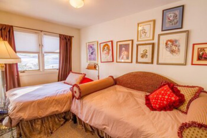 Room 18 of 22