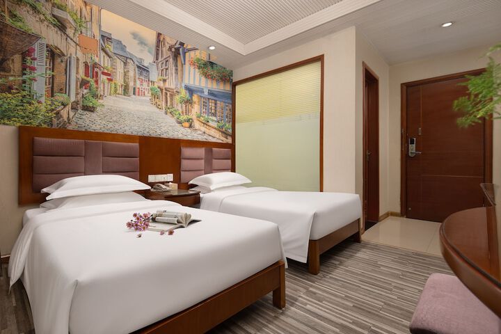 Room 5 of 24