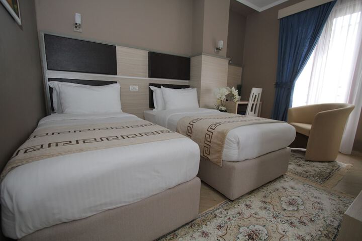 Room 32 of 67