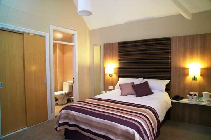 Room 4 of 33