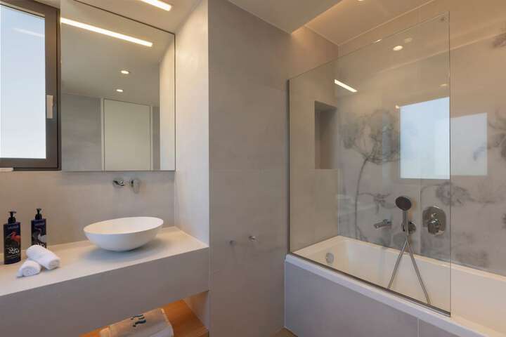 Room 10 of 30