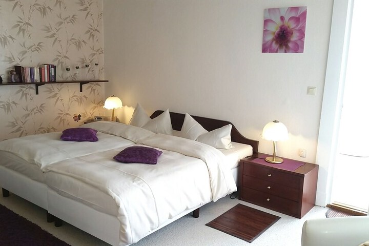 Room 7 of 76