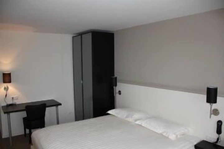 Room 22 of 46