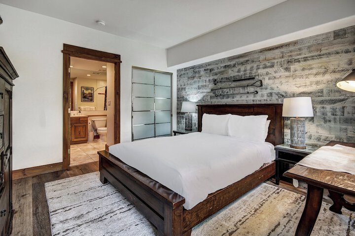Room 106 of 493