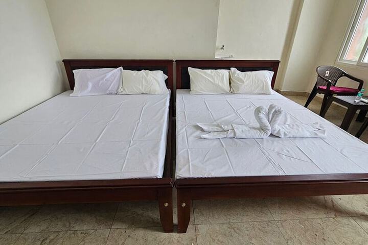 Room 6 of 13