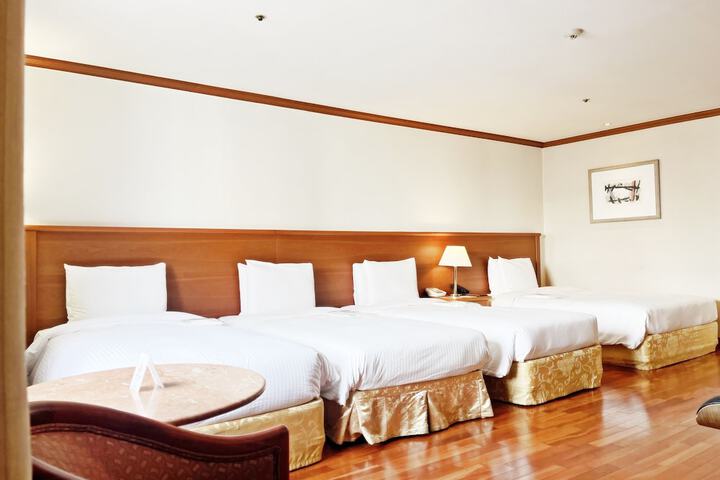 Room 43 of 106