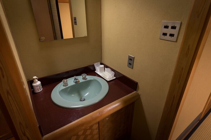 Room 6 of 23