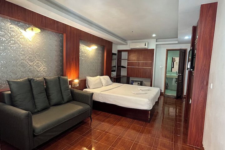 Room 53 of 155