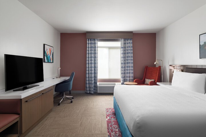 1 King Bed (13 of 19)