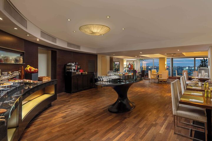 Lounge 174 of 214