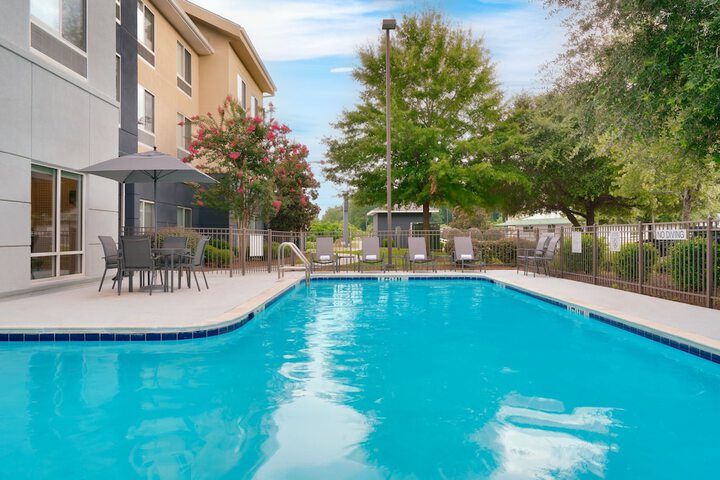 Hotel Pool