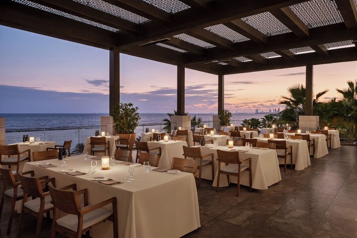 Dining 77 of 93