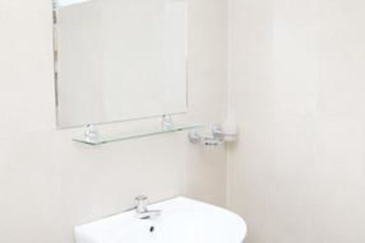Room 4 of 17