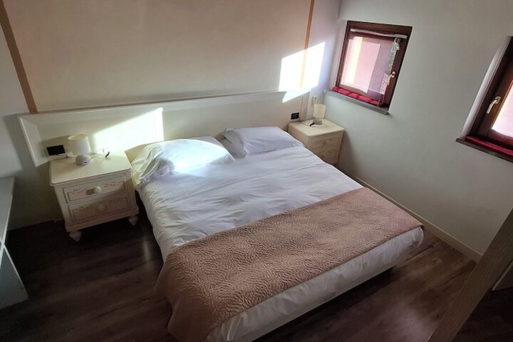 Room 2 of 39