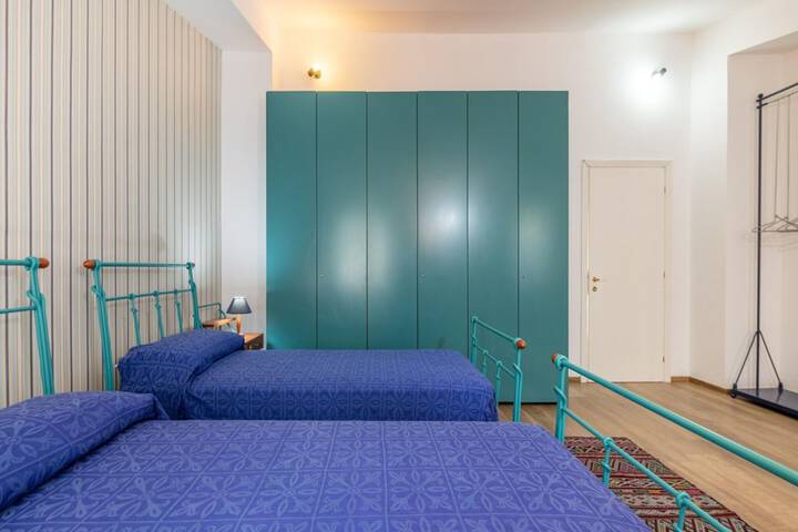 Room 6 of 40