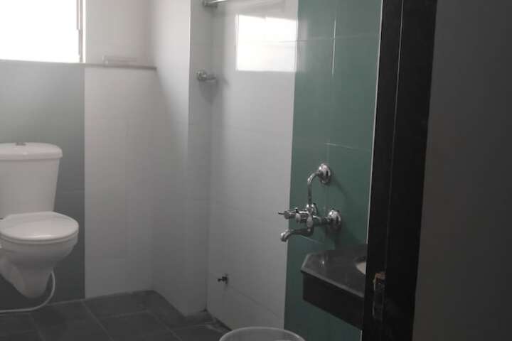 Room 13 of 16