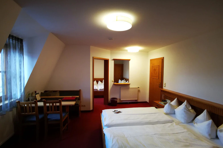 Room 2 of 10