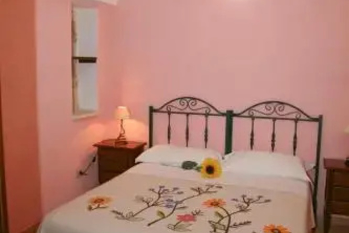 Room 5 of 8