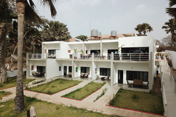 Hotel Exterior 37 of 46