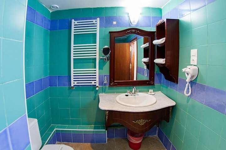 Room 32 of 52
