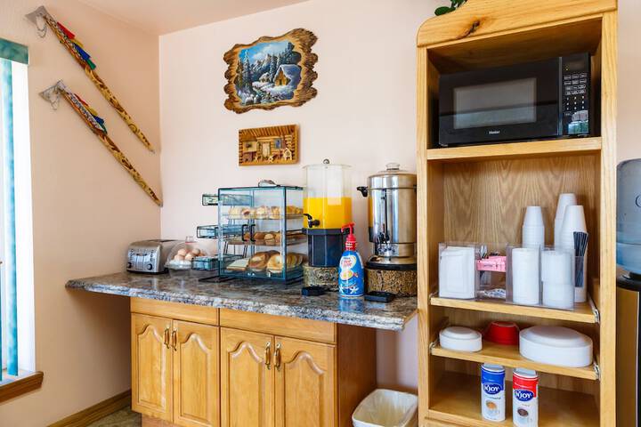 Breakfast/Coffee Service 33 of 40