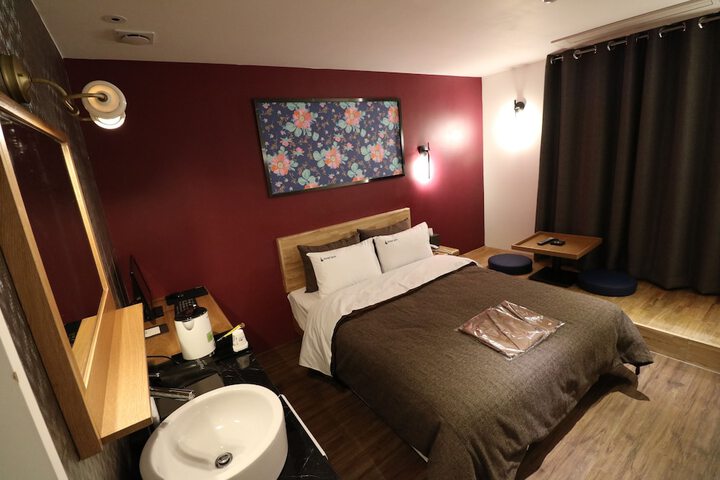 Room 12 of 29