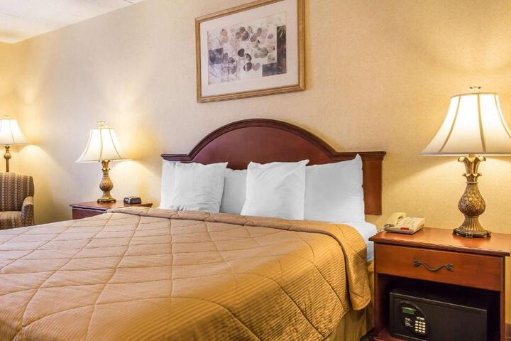 1 King Bed (7 of 7)