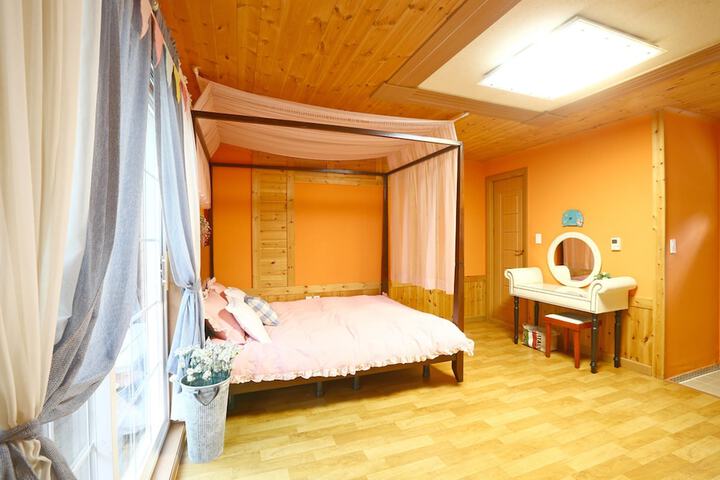 Room 32 of 111