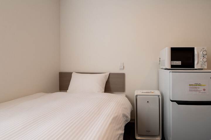 Room 7 of 16