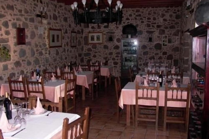 Dining 37 of 58