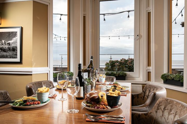 Lounge 124 of 193