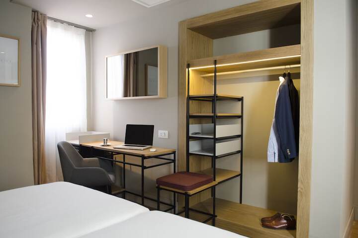 Room 9 of 43