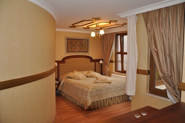 Room 18 of 77