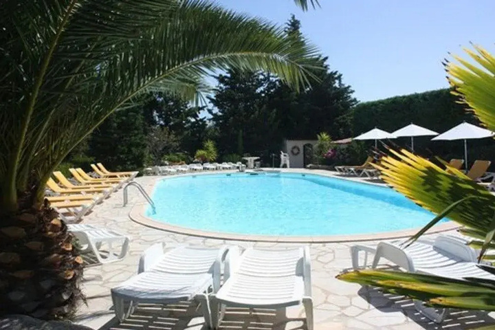 Pool 4 of 9