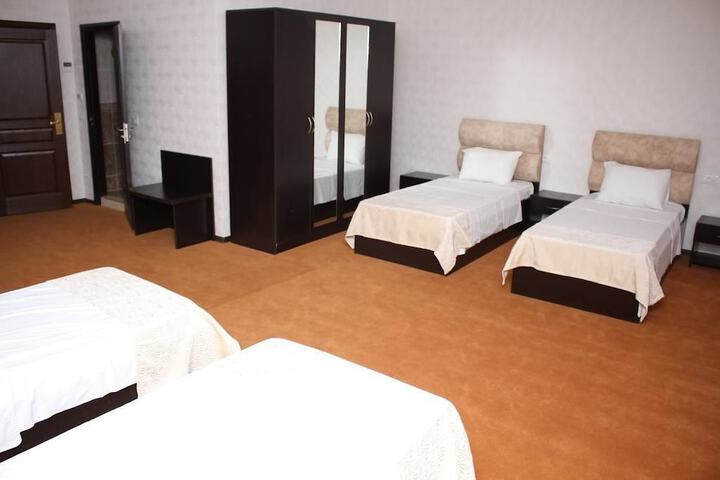 Room 6 of 33