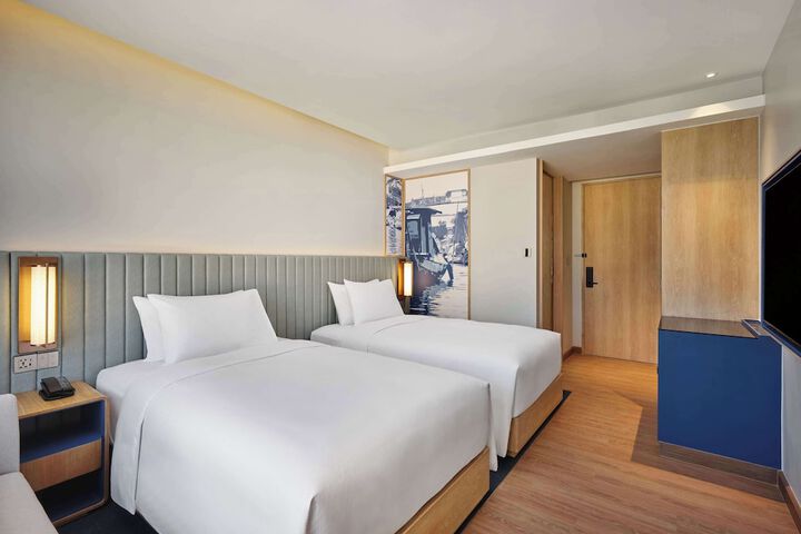 Room 6 of 45