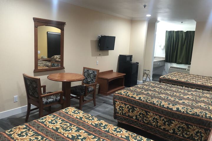 2 Queen Beds (4 of 8)