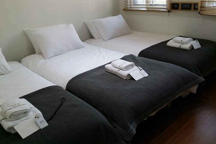 Room 28 of 76