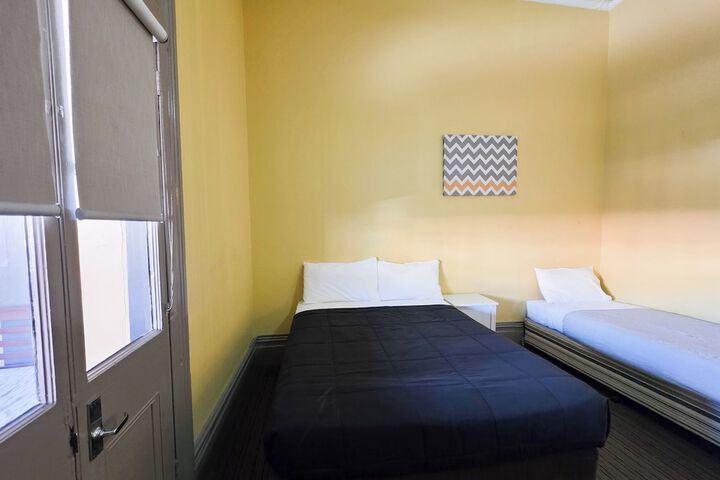 Room 4 of 28