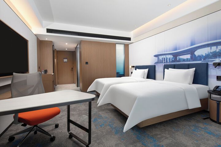 Room 12 of 25