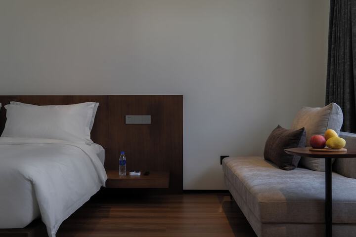 Room 8 of 86