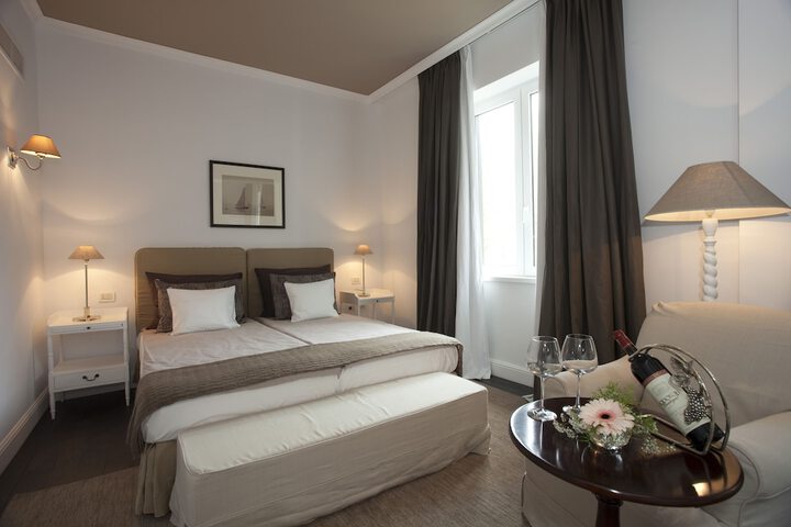 Room 5 of 39